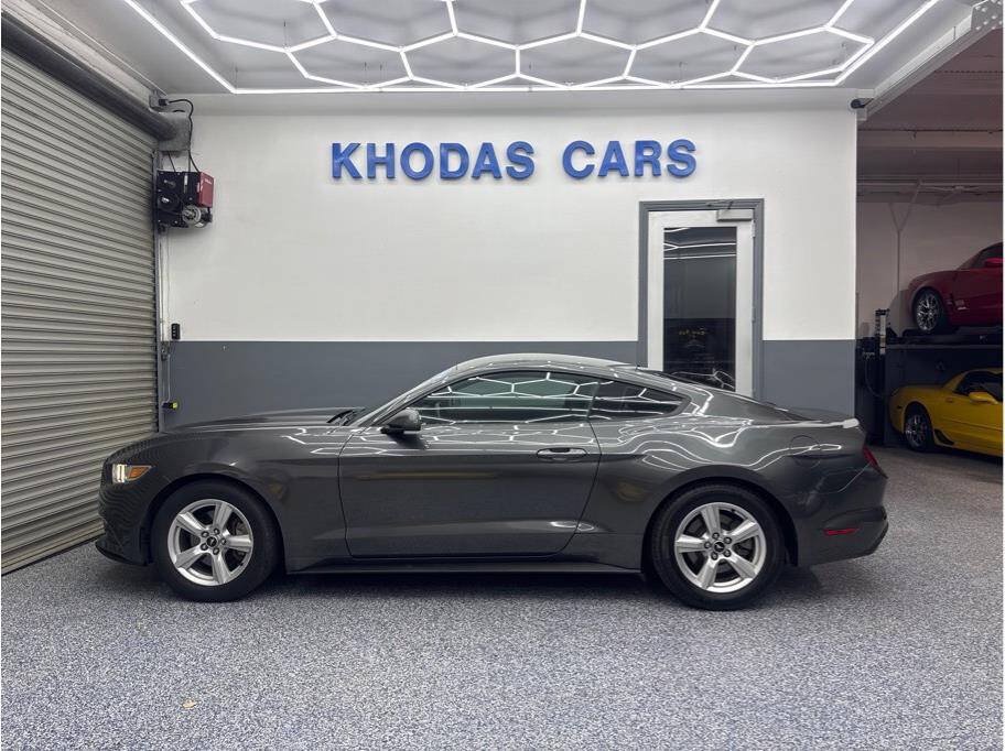 Used 2016 Ford Mustang Coupe RWD image 1