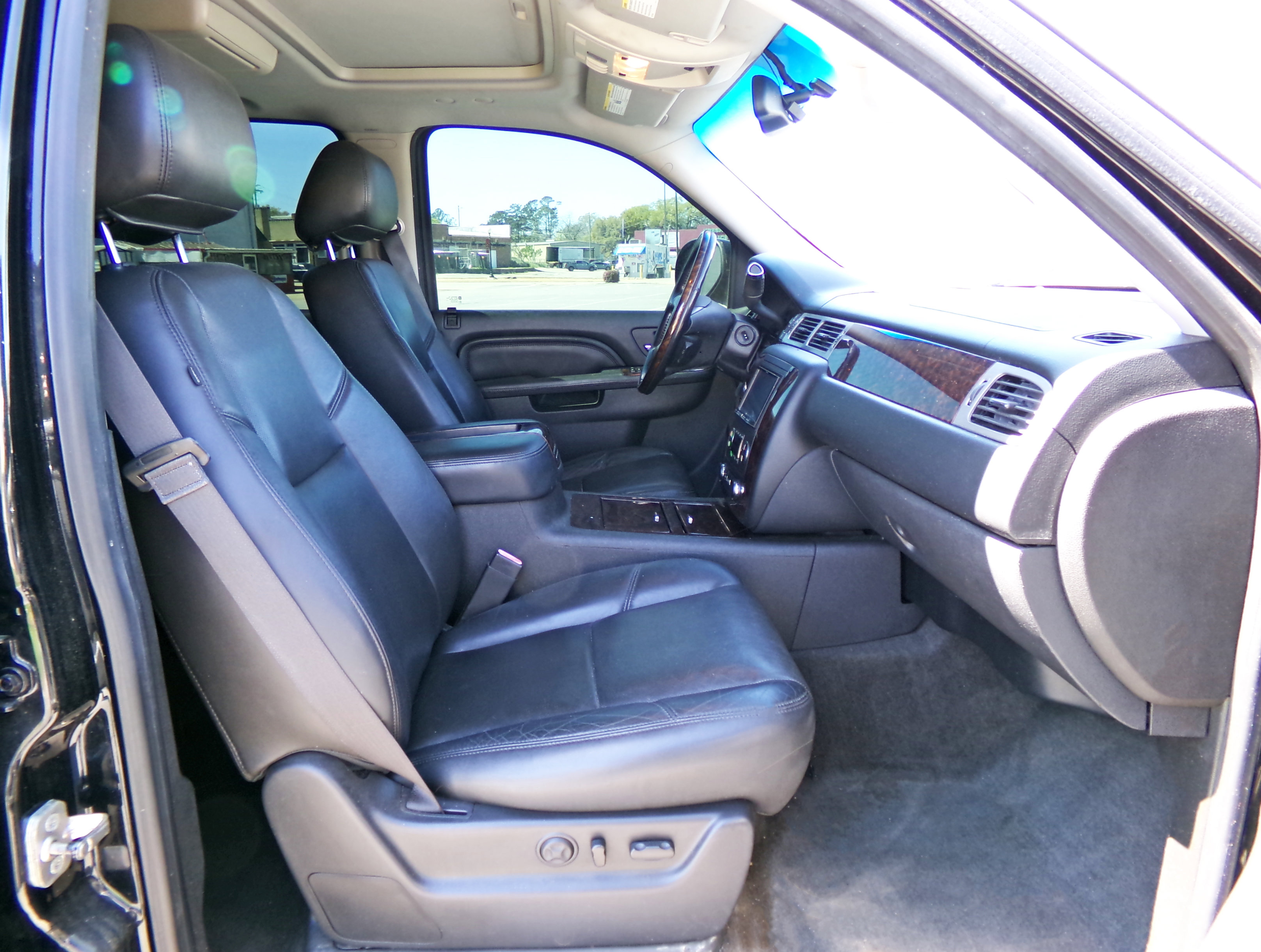 Used 2013 GMC Yukon XL Denali image 17