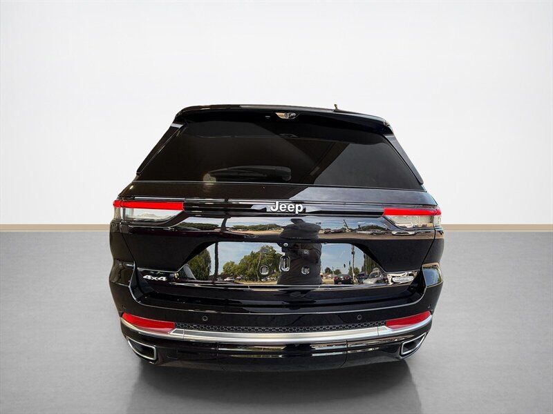 Used 2023 Jeep Grand Cherokee Summit AWD/4WD image 5