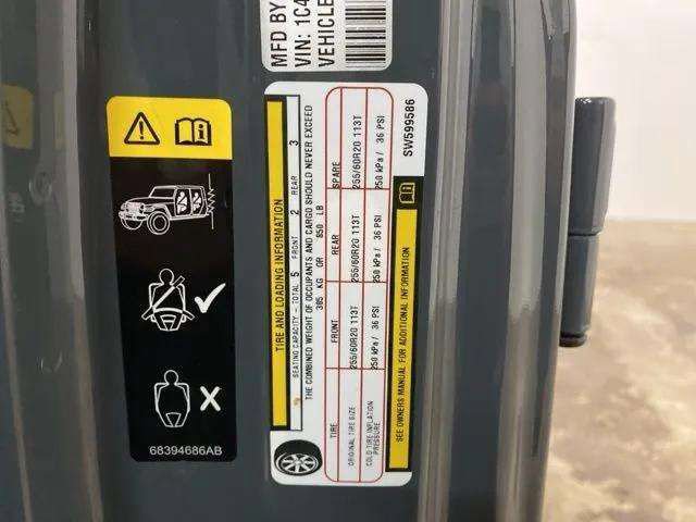 Used 2025 Jeep Wrangler Unlimited Sahara w/ Safety Group AWD/4WD image 17