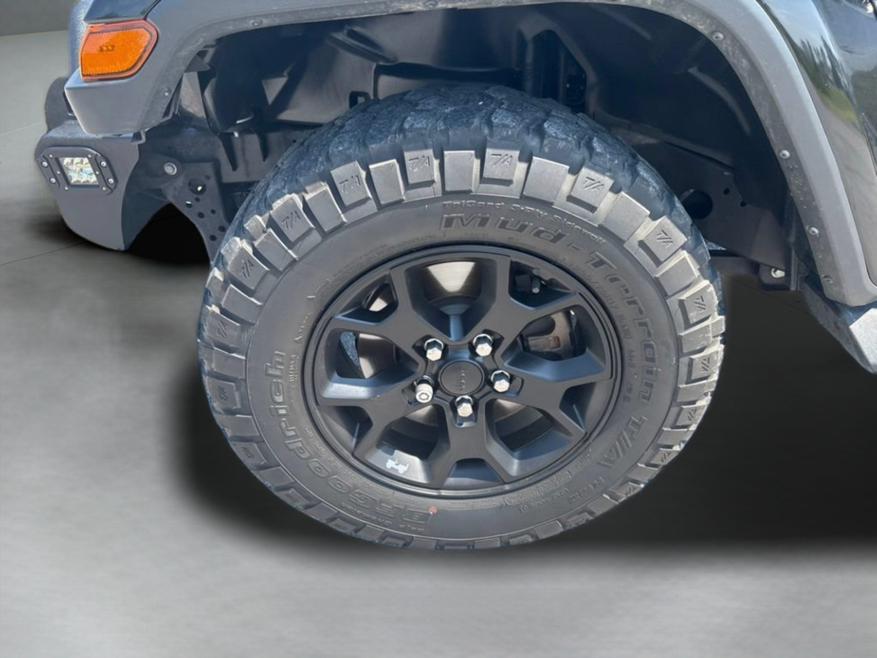 Used 2023 Jeep Wrangler Unlimited Sahara AWD/4WD image 34
