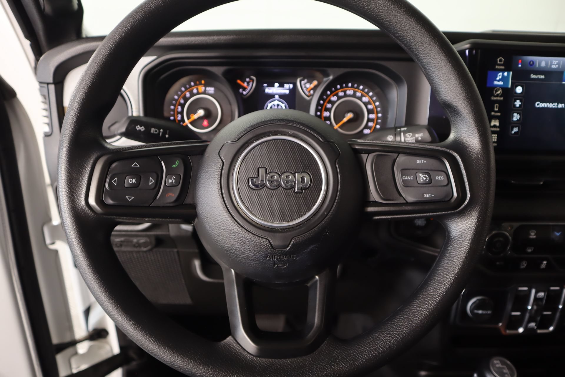 Used 2025 Jeep Gladiator Mojave AWD/4WD image 3
