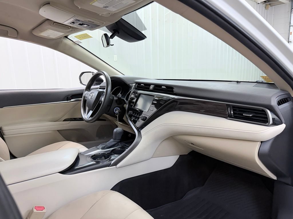 Used 2020 Toyota Camry LE FWD image 28