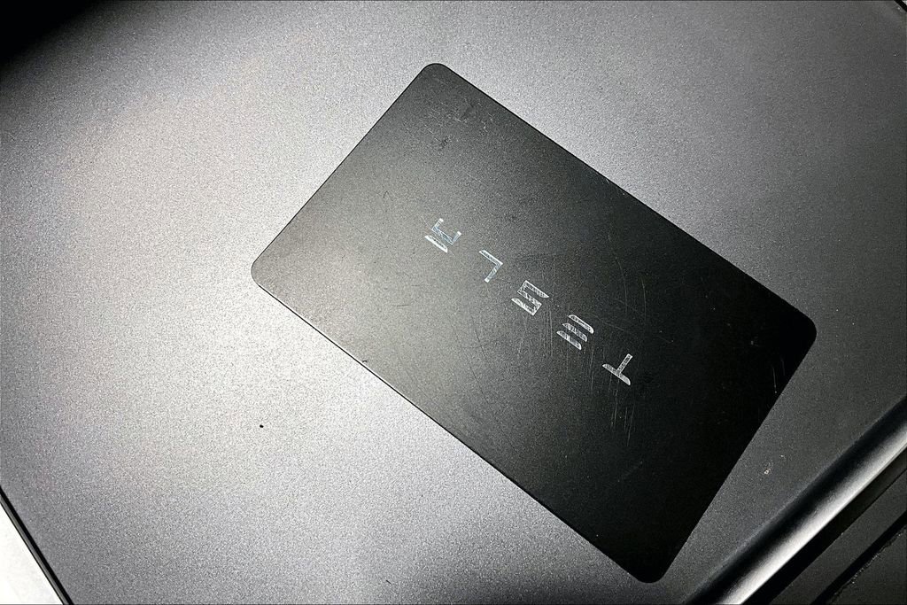 Used 2024 Tesla Model Y Long Range AWD/4WD image 13