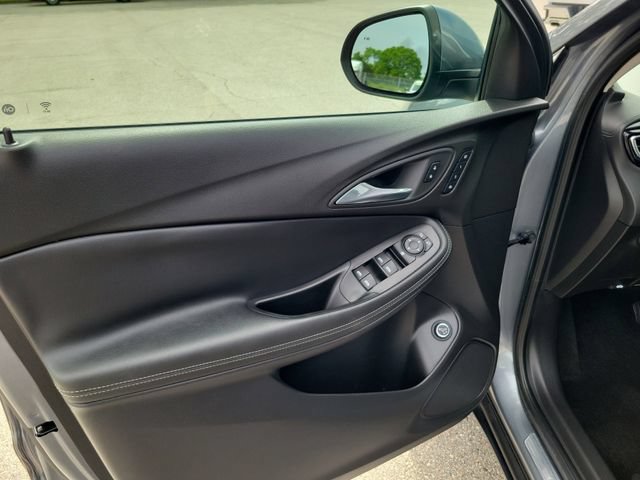 Used 2022 Buick Encore GX Essence w/ Experience Buick Package FWD image 17