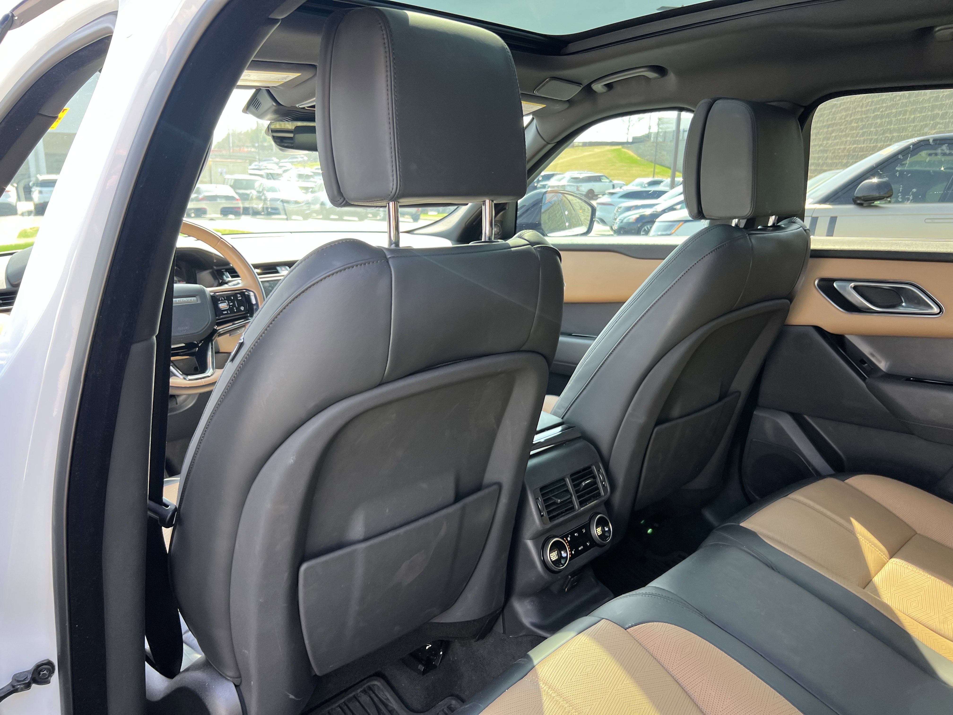 Certified 2025 Land Rover Range Rover Velar Dynamic HSE AWD/4WD image 32