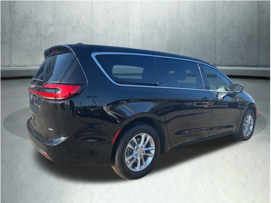 New 2026 Chrysler Pacifica Select image 9