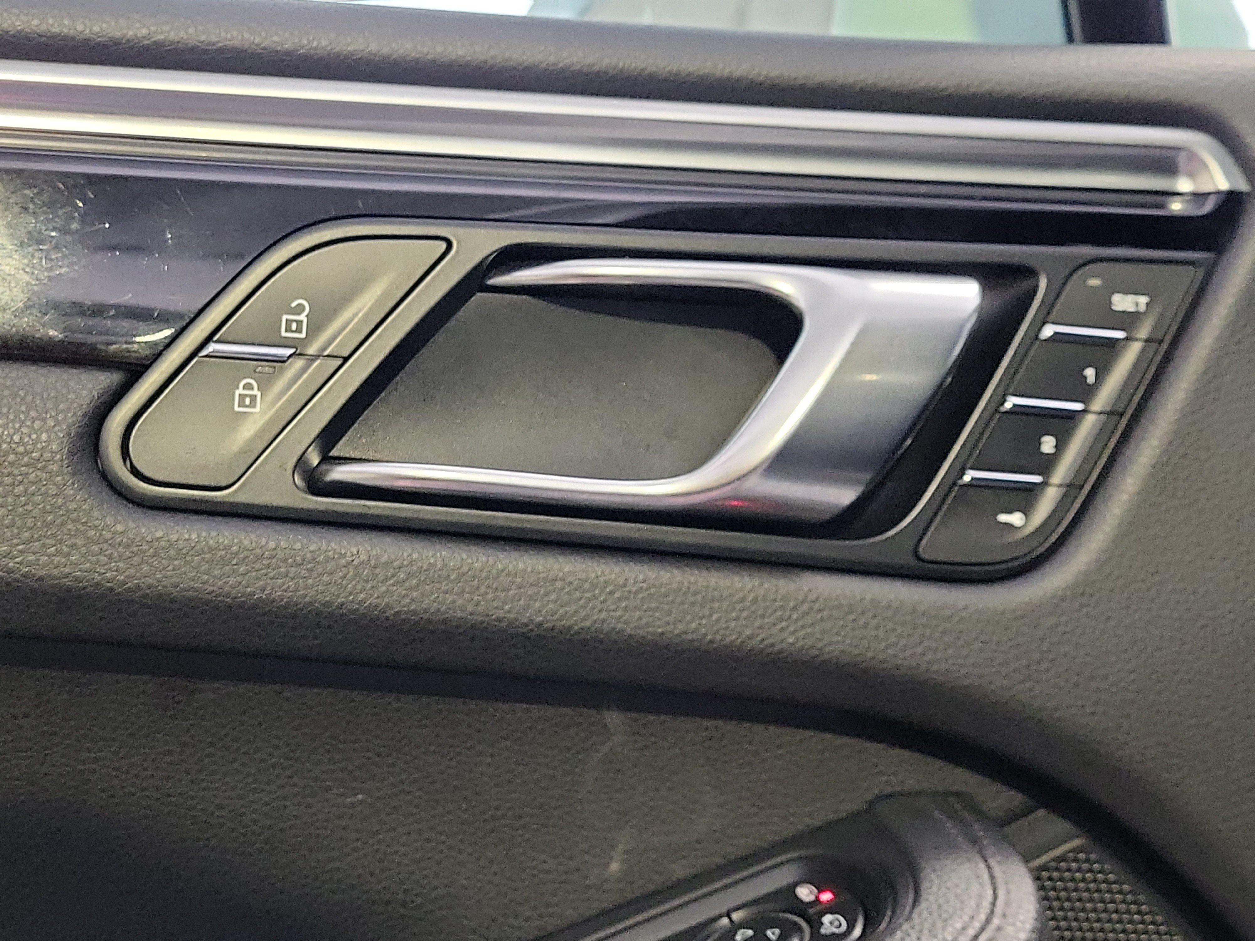 Certified 2019 Porsche Macan S AWD/4WD image 19