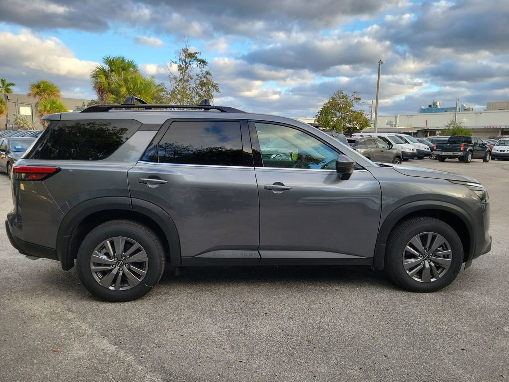 New 2025 Nissan Pathfinder SV image 8