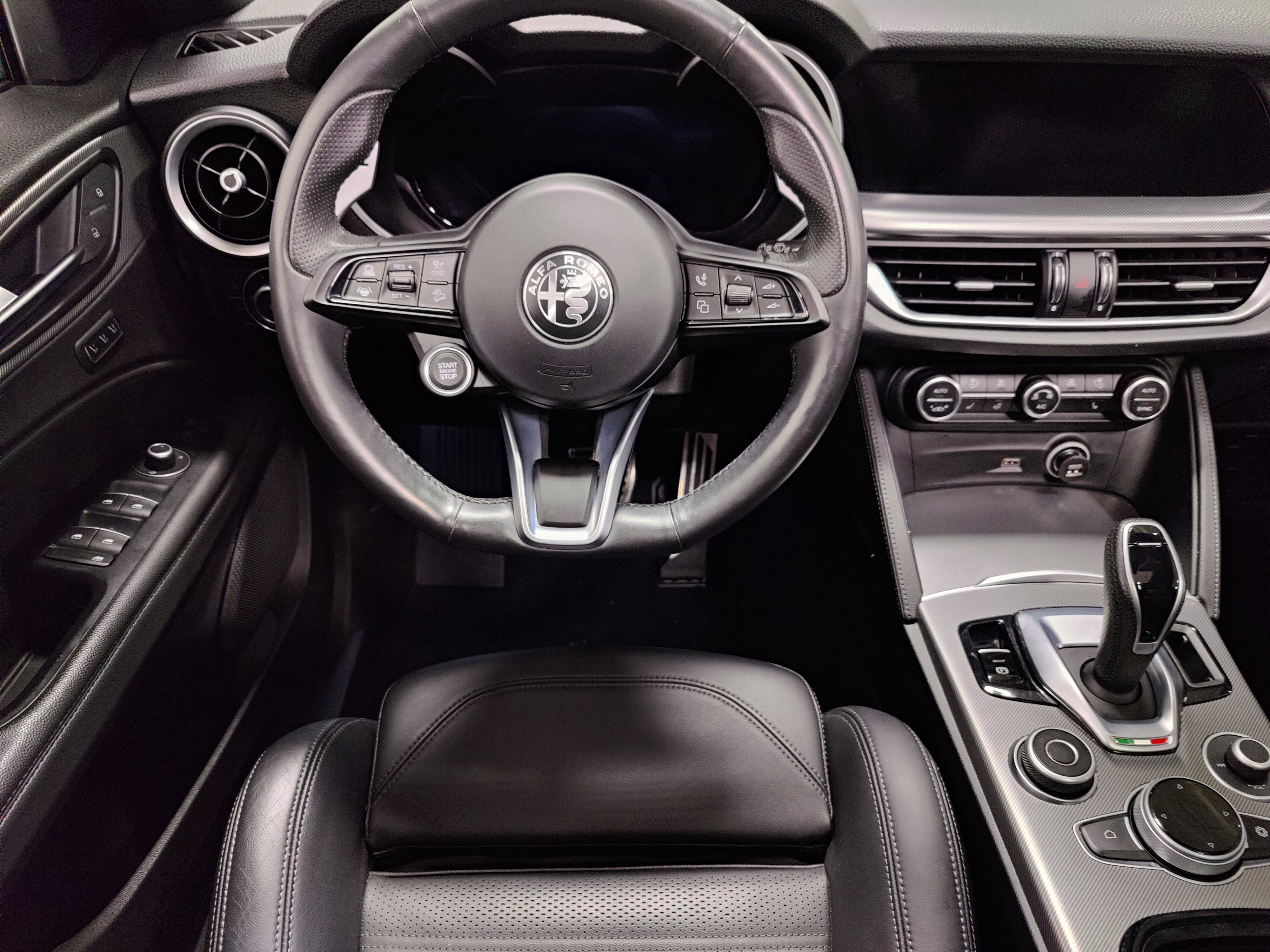 Certified 2024 Alfa Romeo Stelvio Veloce image 22