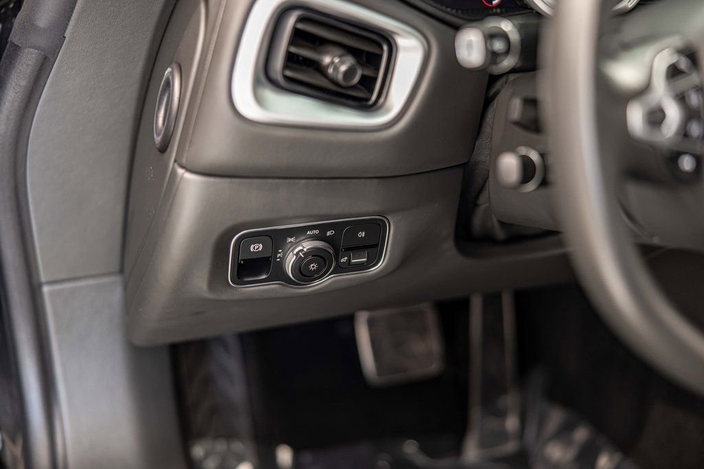 Used 2020 Aston Martin DB11 Coupe image 18