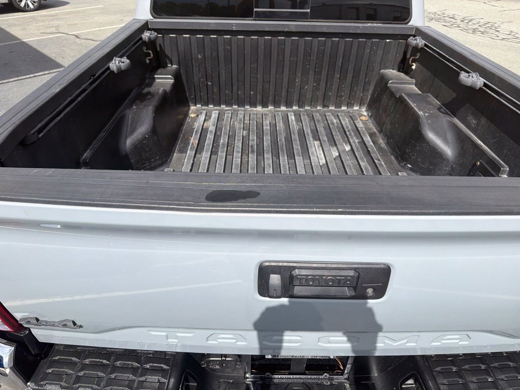 Used 2019 Toyota Tacoma SR5 AWD/4WD image 11
