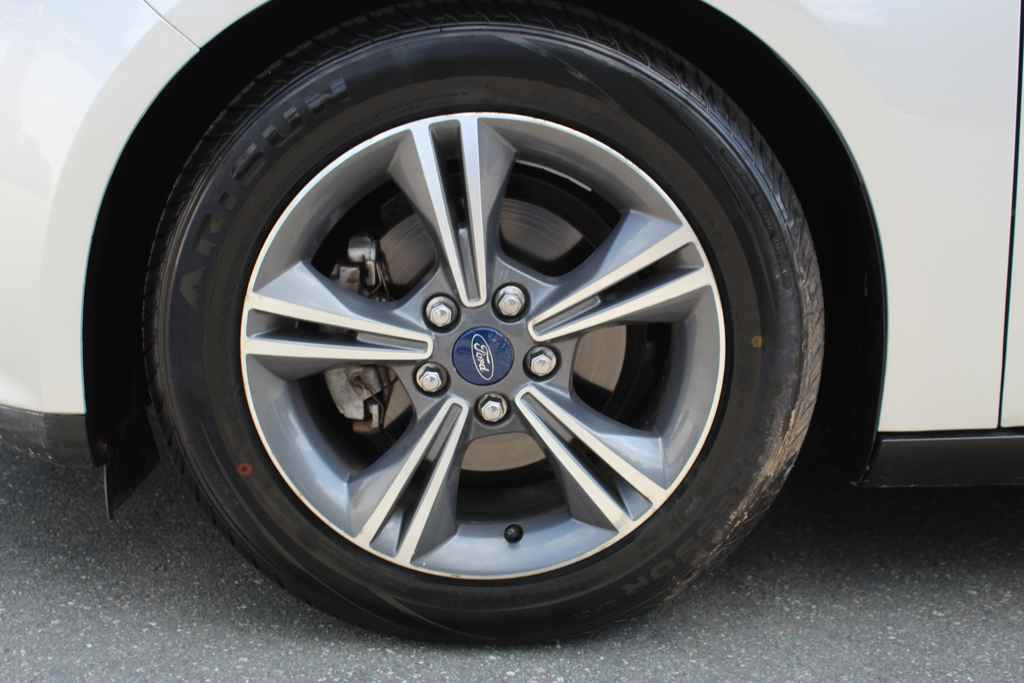 Used 2014 Ford Focus SE w/ SE Sport Package FWD image 27
