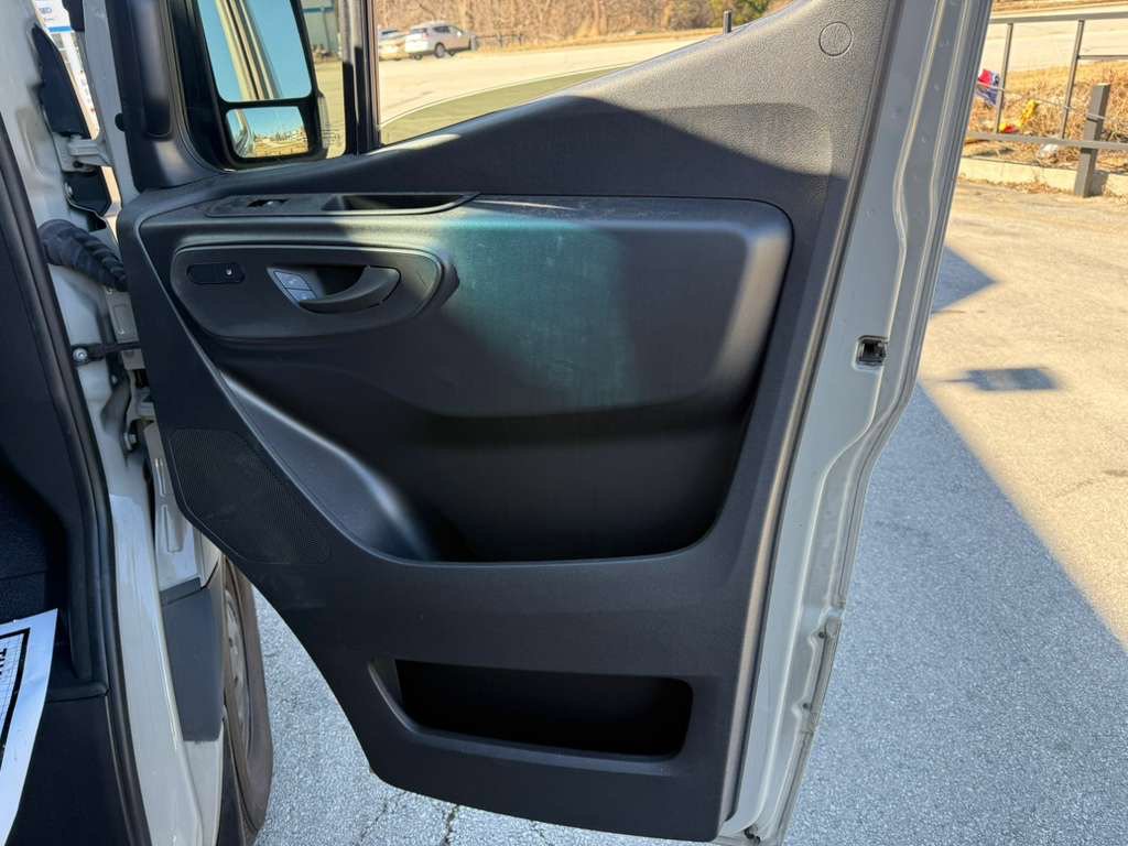 Used 2023 Mercedes-Benz Sprinter 2500 image 29