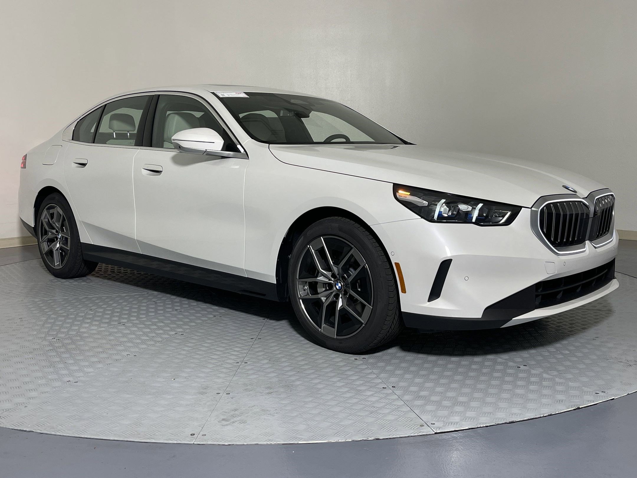 Used 2026 BMW 530i w/ Premium Package image 7