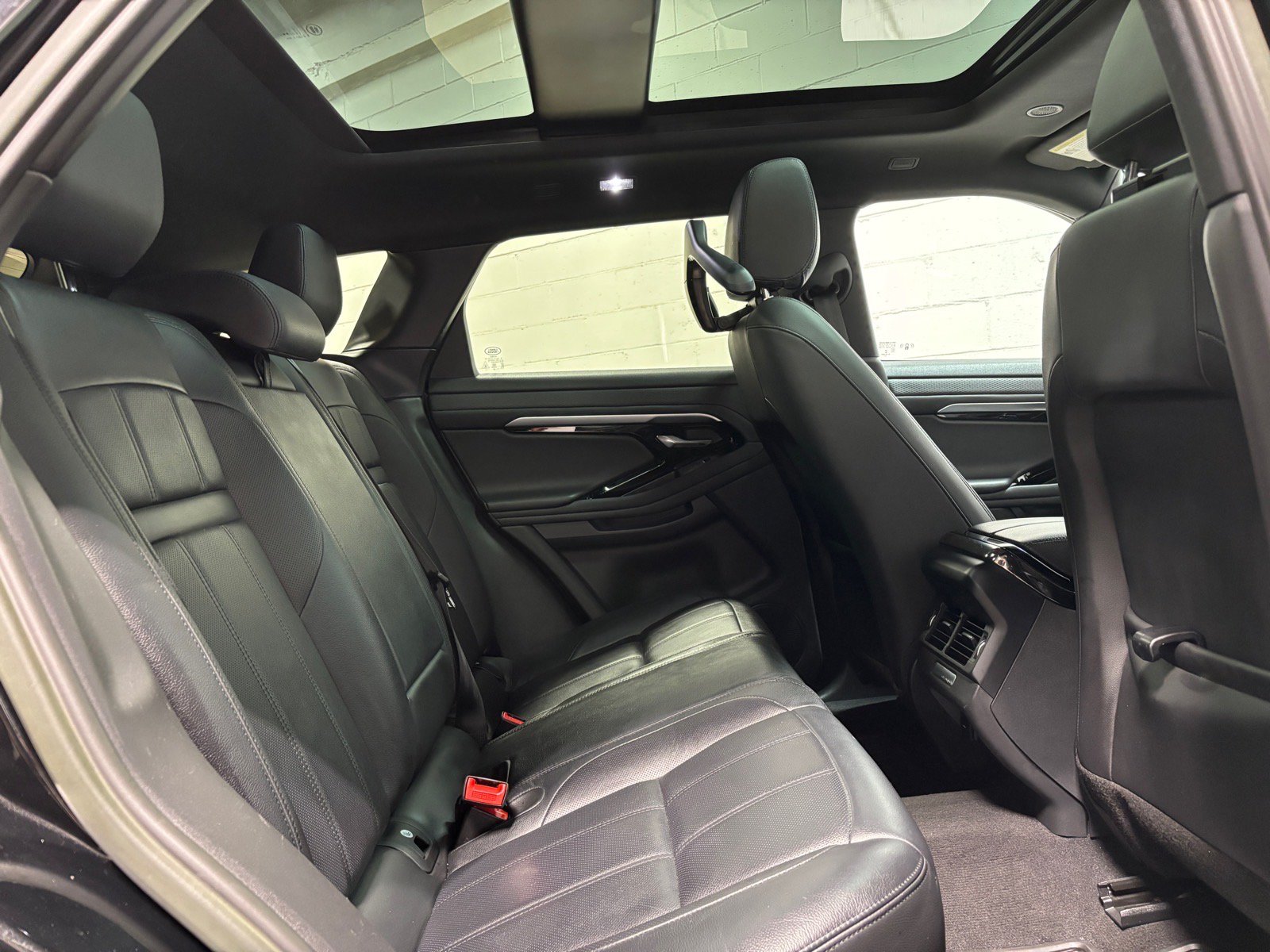 Used 2023 Land Rover Range Rover Evoque R-Dynamic S AWD/4WD image 39