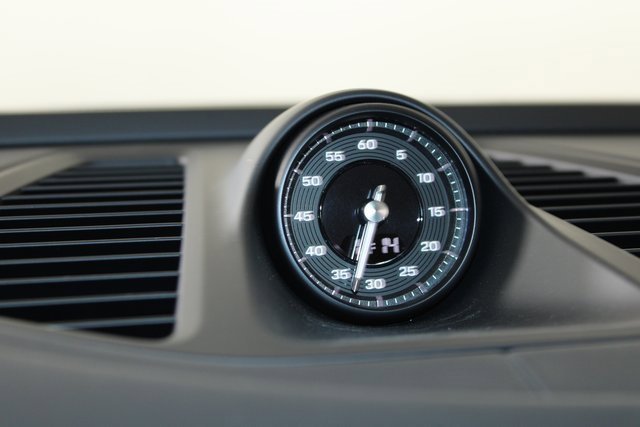 Used 2024 Porsche Macan 4 Electric image 17