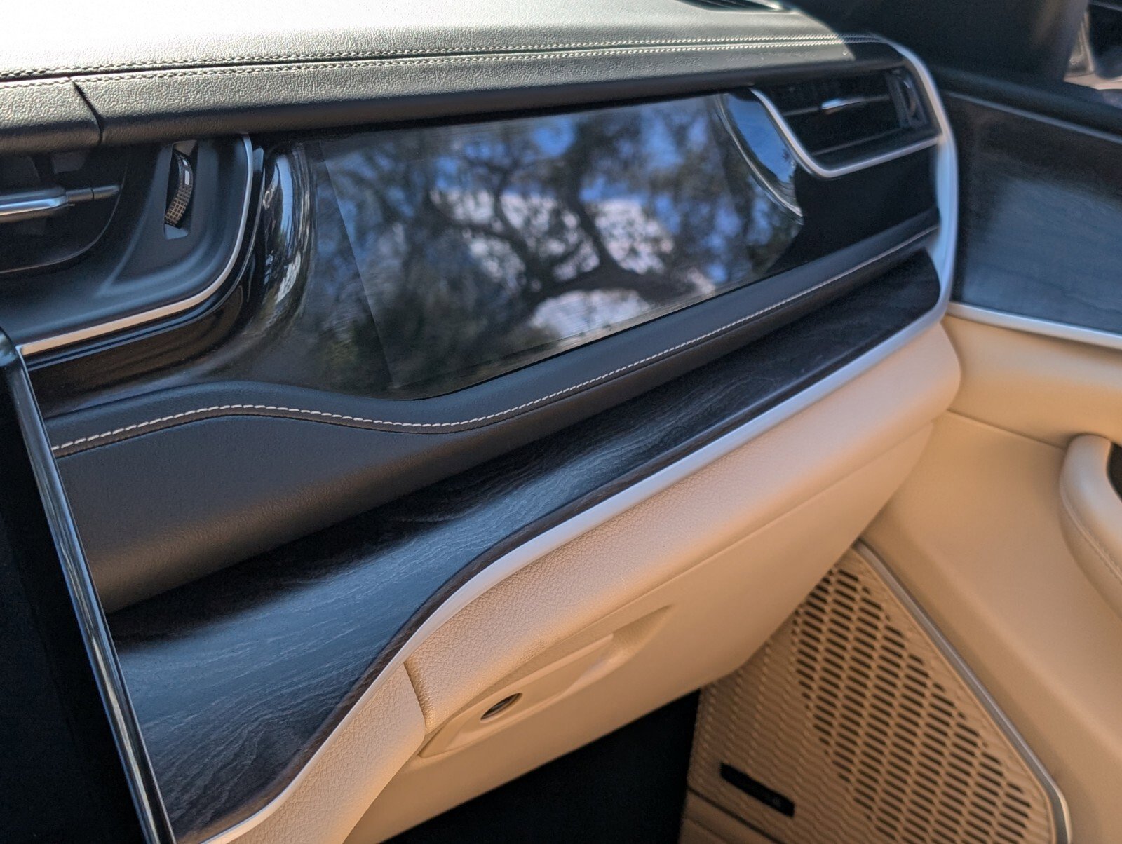 Used 2022 Jeep Grand Cherokee Limited 4xe image 32