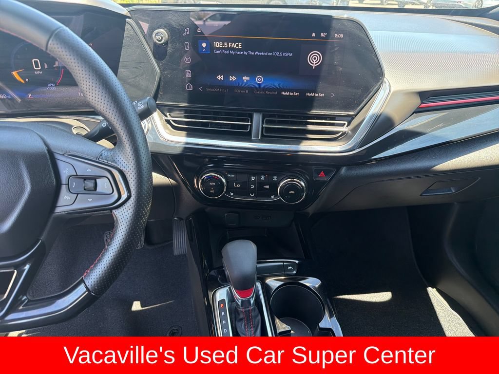 Used 2025 Chevrolet Trax RS w/ Sunroof Package FWD image 17