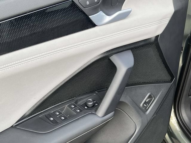 New 2026 Volkswagen Tiguan SE R-Line FWD image 9