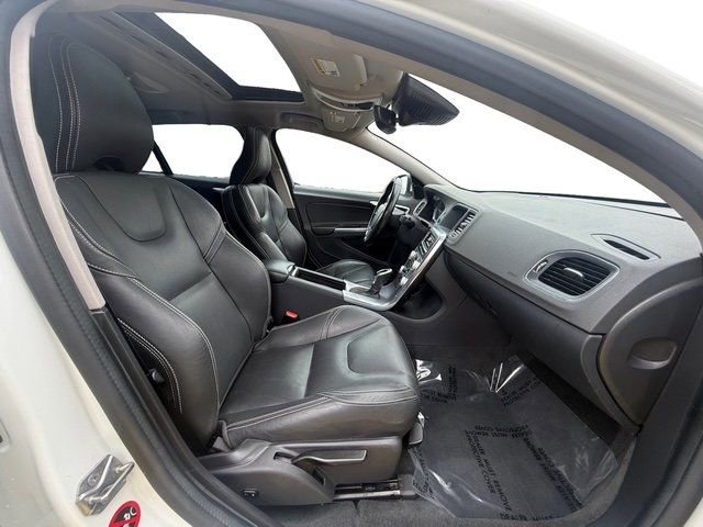Used 2018 Volvo V60 T5 Dynamic w/ Vision Package image 12