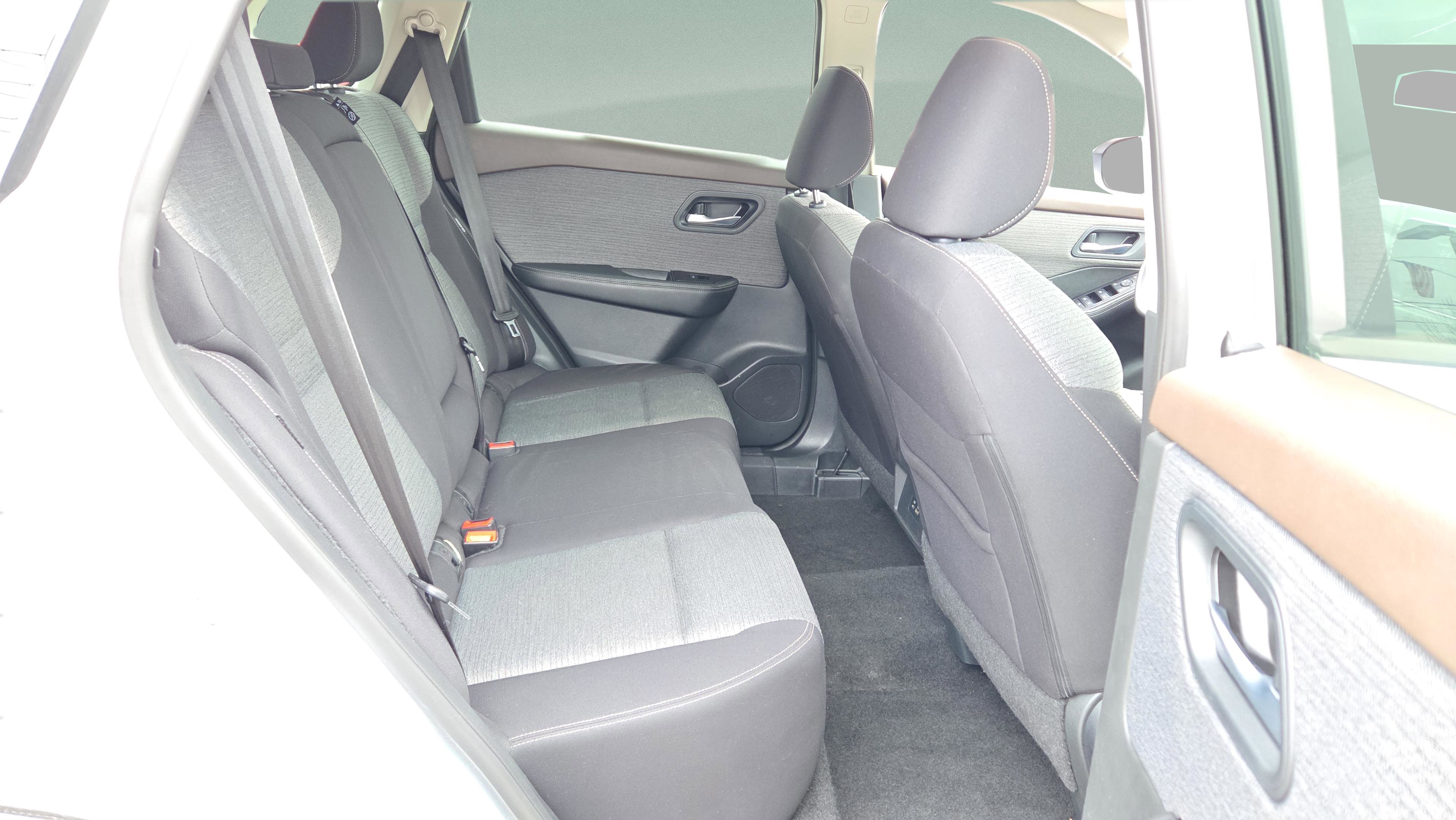 Used 2023 Nissan Rogue SV image 26