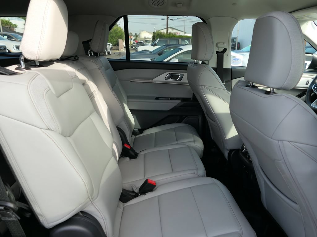 Used 2026 Ford Explorer Active w/ Active Comfort Package RWD image 24