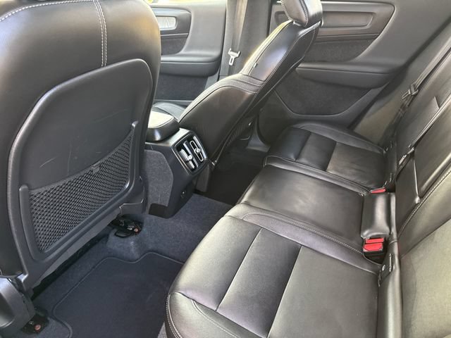 Used 2024 Volvo XC40 B5 Core AWD/4WD image 17