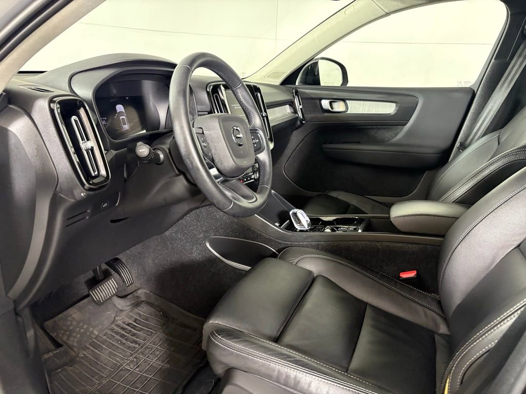 Used 2023 Volvo XC40 B5 Plus w/ Driver Assist Package image 21