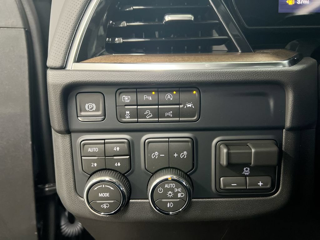 New 2026 Chevrolet Suburban High Country AWD/4WD image 19