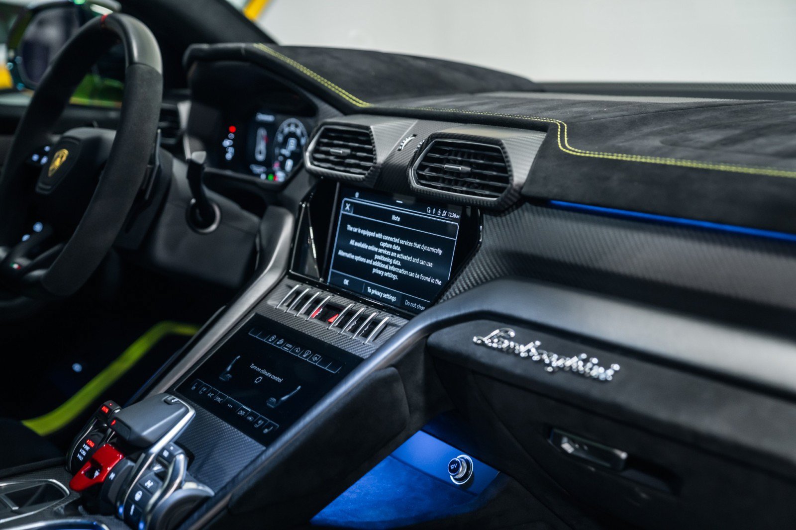 Used 2024 Lamborghini Urus Performante AWD/4WD image 23