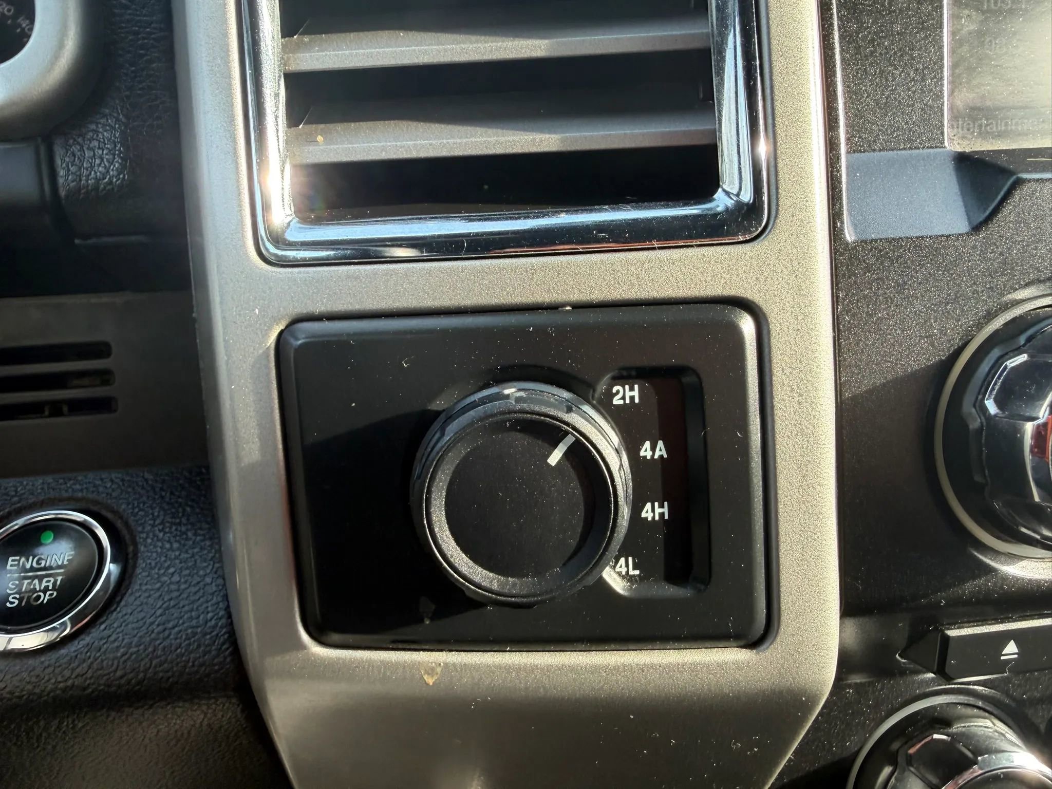 Used 2015 Ford F150 Lariat image 20