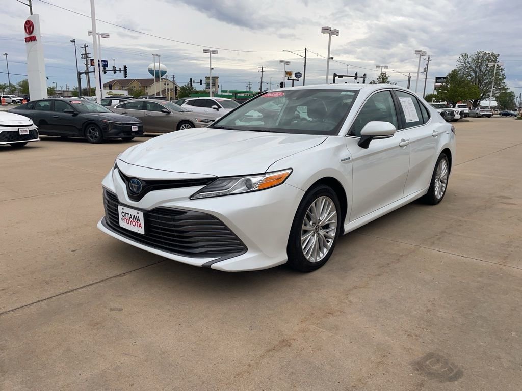 Used 2020 Toyota Camry XLE FWD image 2