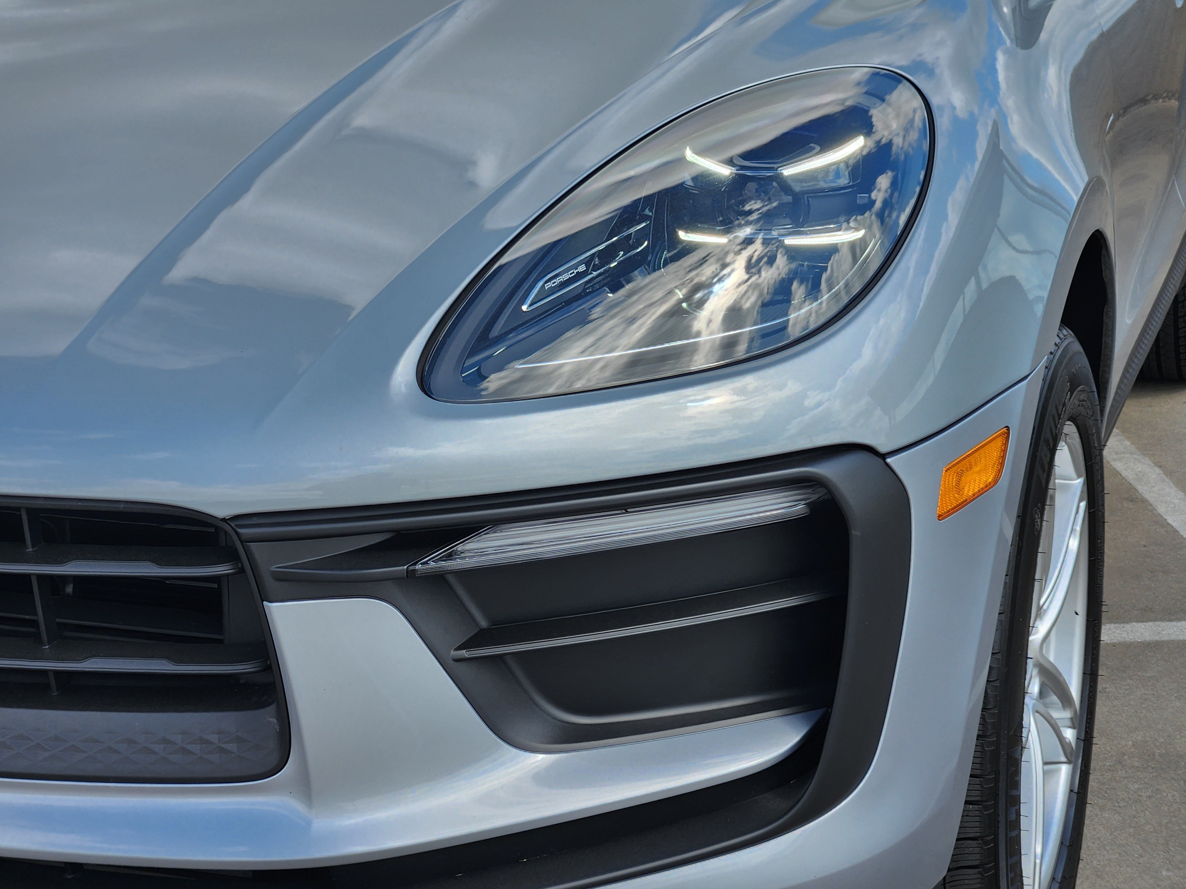 Certified 2026 Porsche Macan AWD/4WD image 12