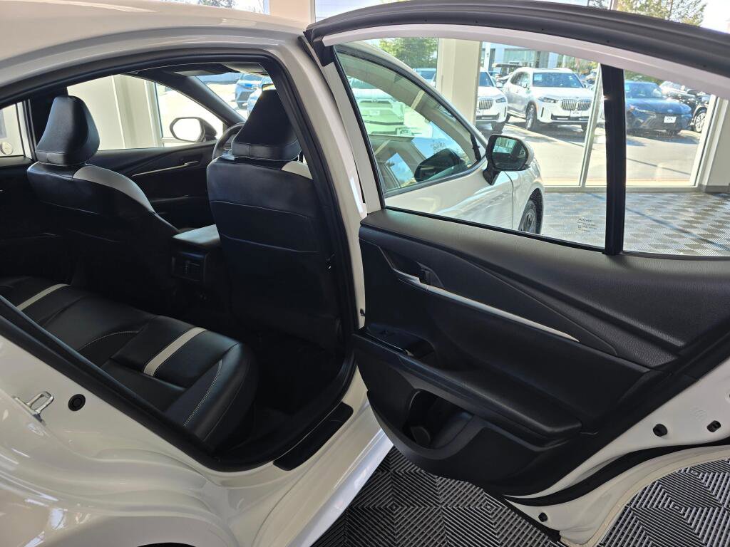 Used 2025 Toyota Camry SE image 37