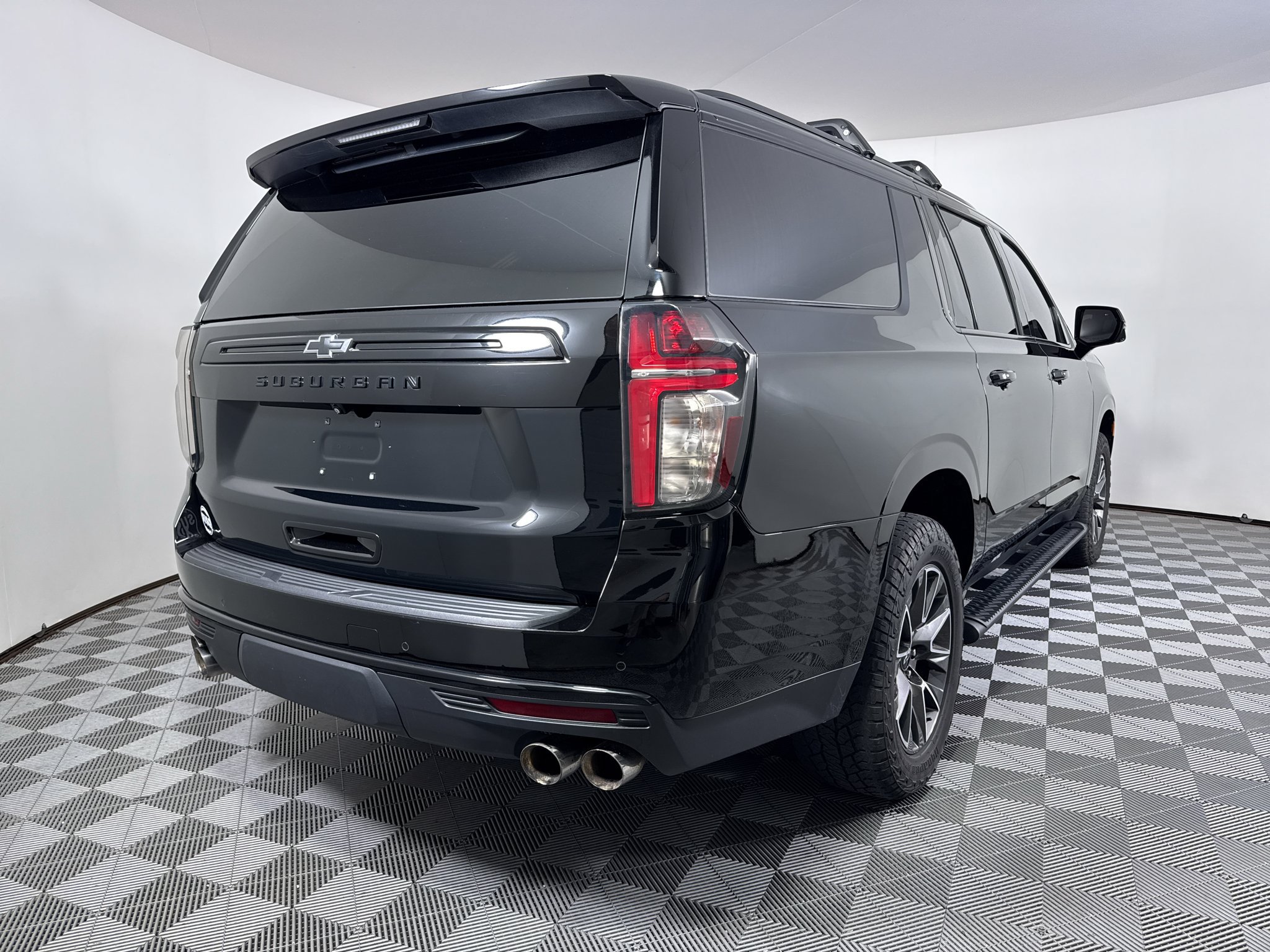 Used 2024 Chevrolet Suburban Z71 w/ Z71 Off-Road Package AWD/4WD image 17