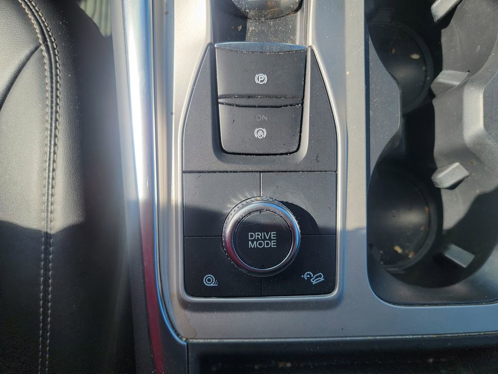 Used 2023 Ford Explorer XLT w/ Equipment Group 202A AWD/4WD image 31