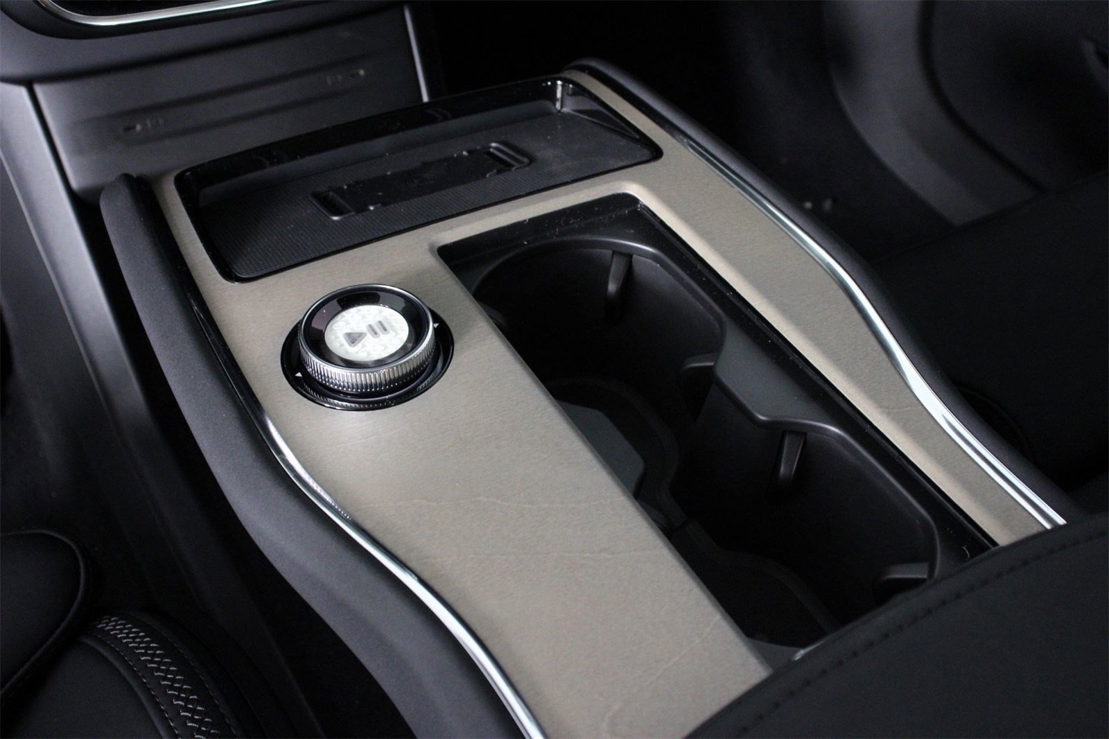 New 2025 Volvo EX90 Plus w/ Protection Package Premier image 7