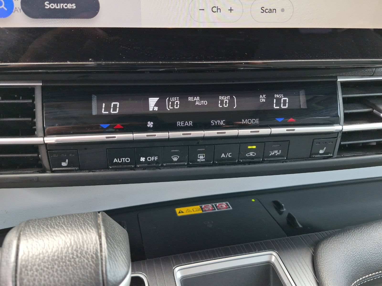 Used 2025 Toyota Sienna XLE FWD image 20