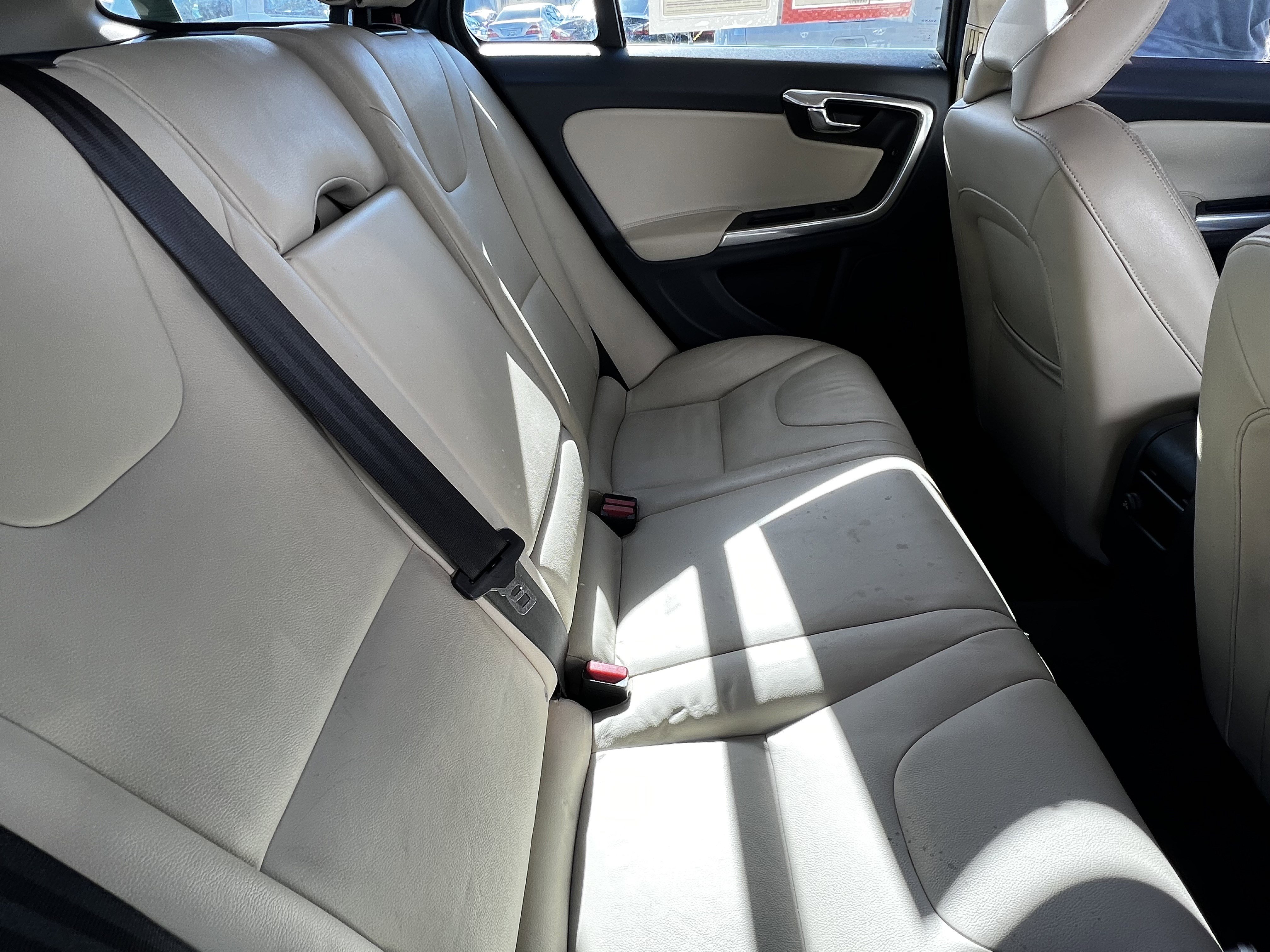 Used 2016 Volvo V60 T5 Premier w/ Convenience Package image 41