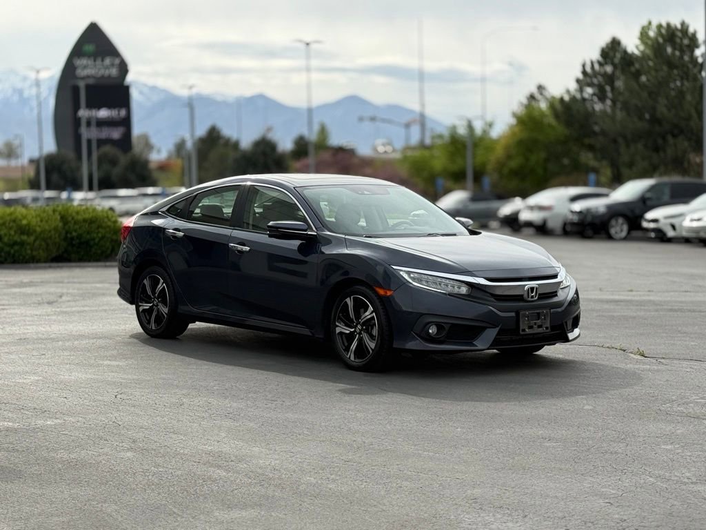 Used 2018 Honda Civic Touring image 3