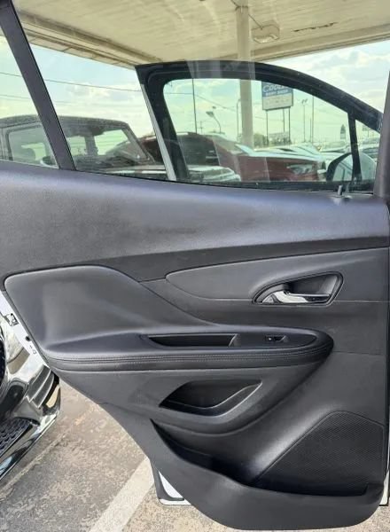 Used 2020 Buick Encore Preferred FWD image 23