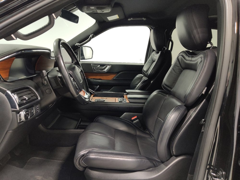 Used 2019 Lincoln Navigator Premiere image 17