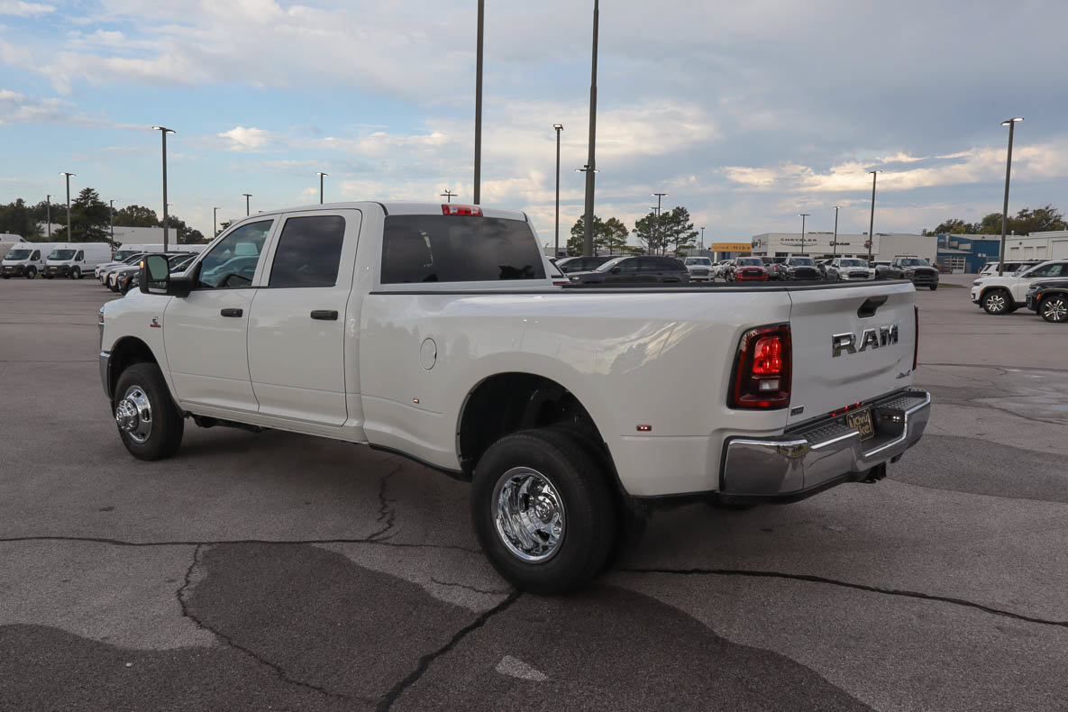 New 2027 RAM 3500 Tradesman AWD/4WD image 10