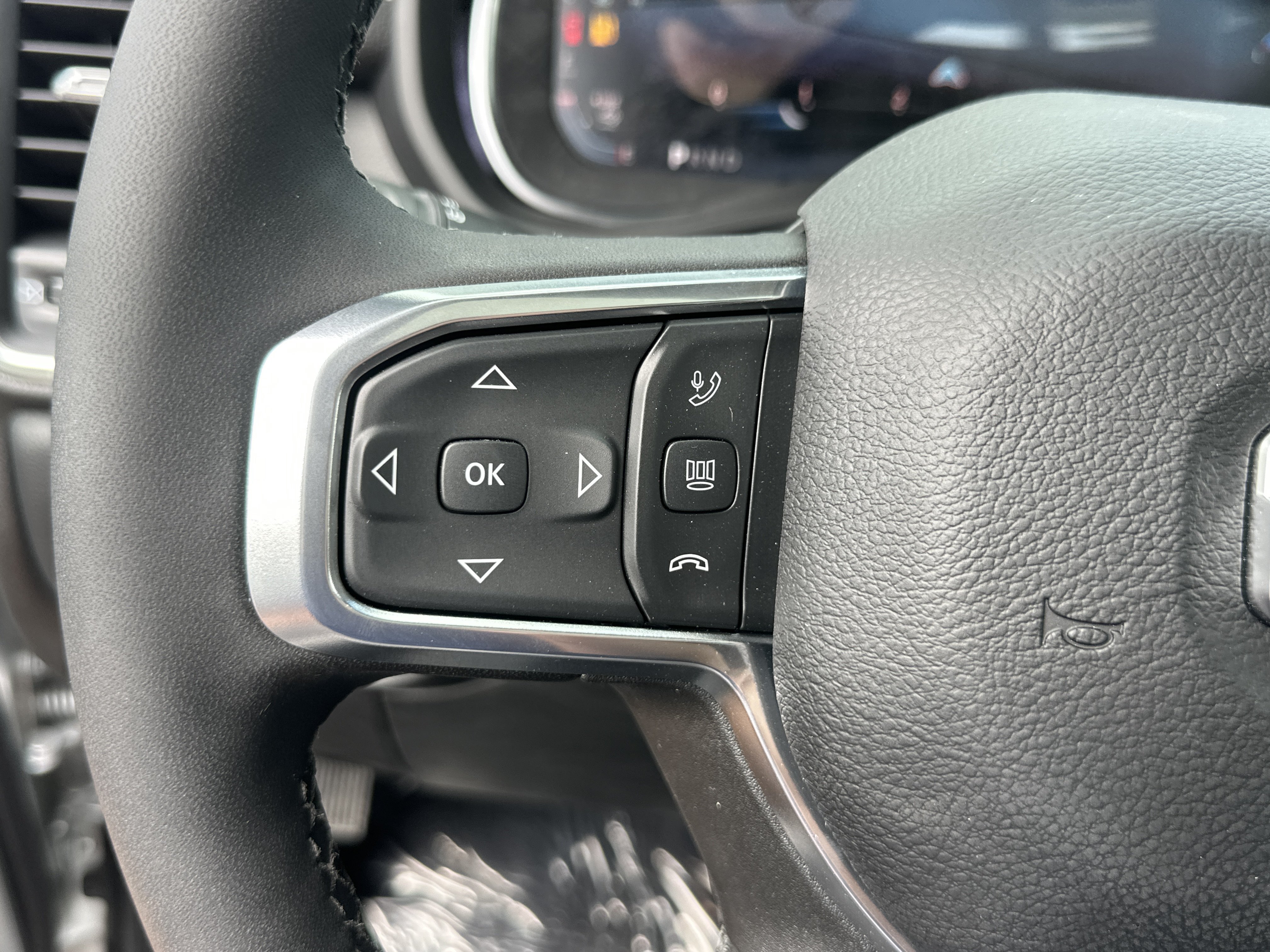 New 2026 RAM 2500 Laramie AWD/4WD image 12
