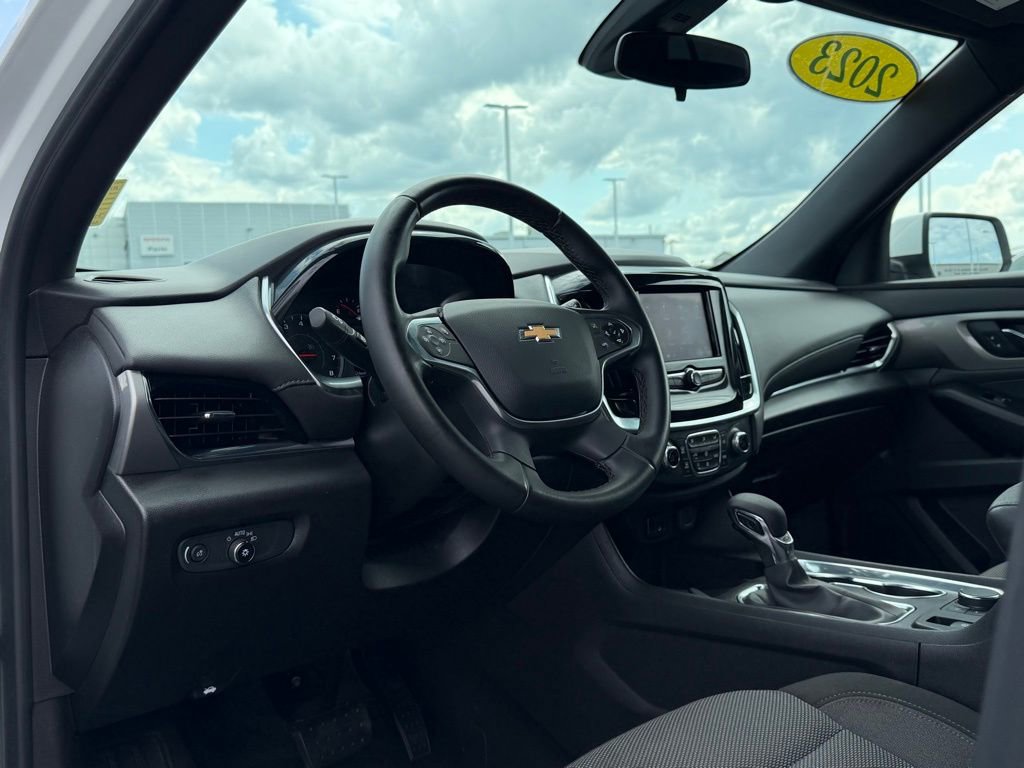 Used 2023 Chevrolet Traverse LT FWD image 11