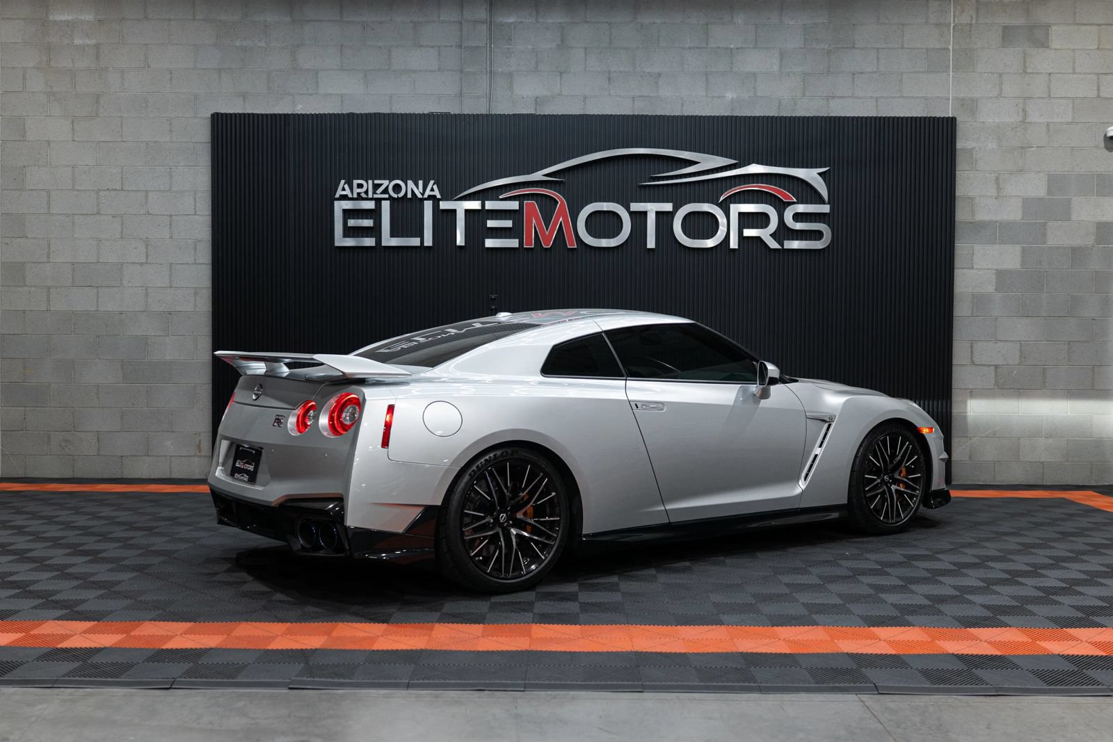 Used 2024 Nissan GT-R Premium w/ Floor Mat Package AWD/4WD image 22