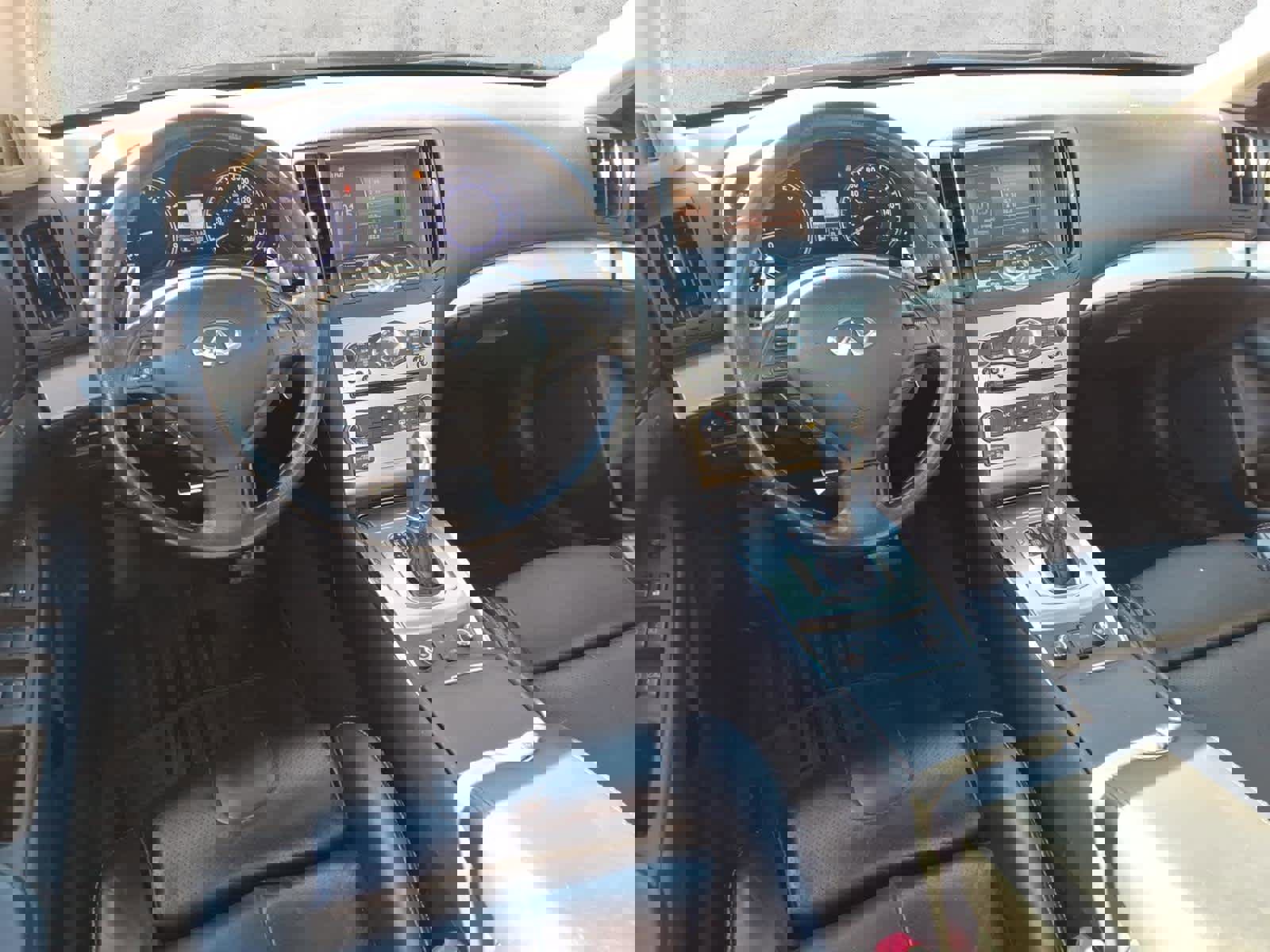 Used 2011 INFINITI G37 x w/ Premium Pkg image 7