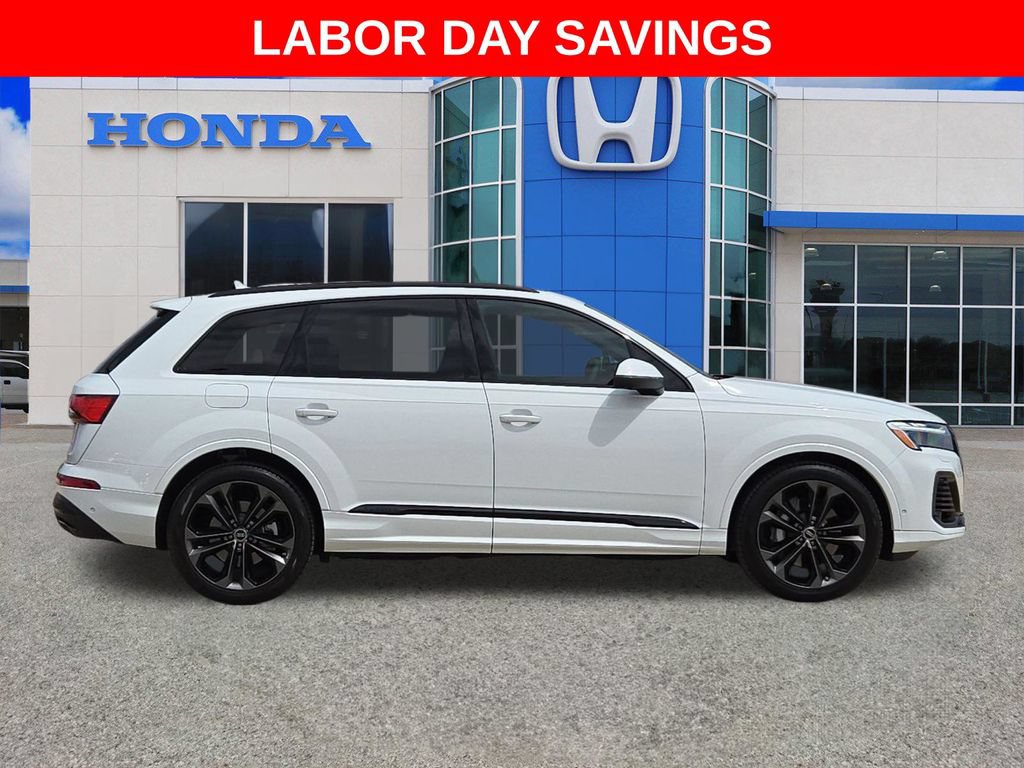 Used 2025 Audi Q7 3.0T Premium Plus AWD/4WD image 2