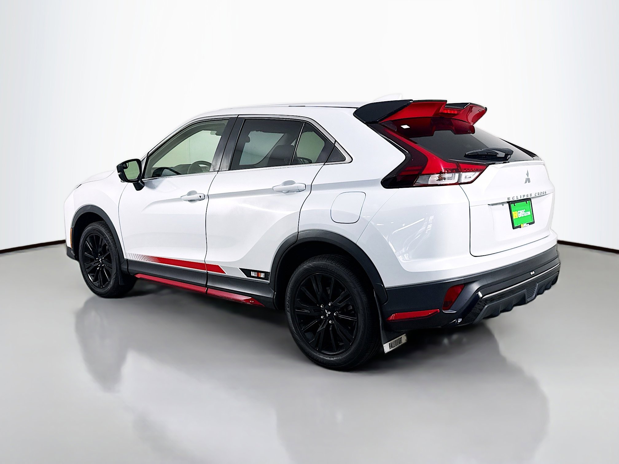 Used 2023 Mitsubishi Eclipse Cross LE image 7